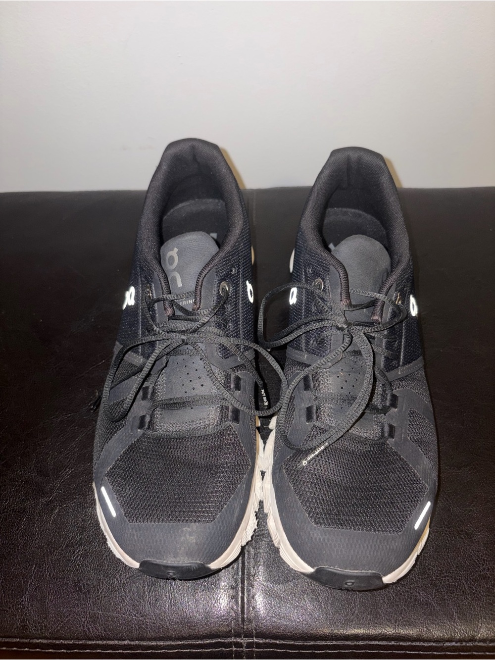 On Running OnCloud 5 Men's Black Shoes size 9